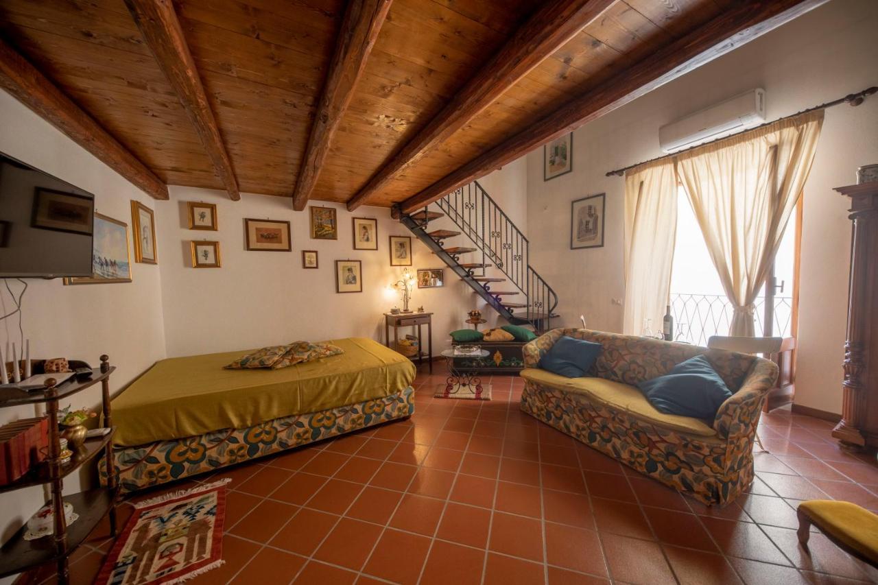 Familyholidays La Finestra Di Fronte Чефалу Экстерьер фото