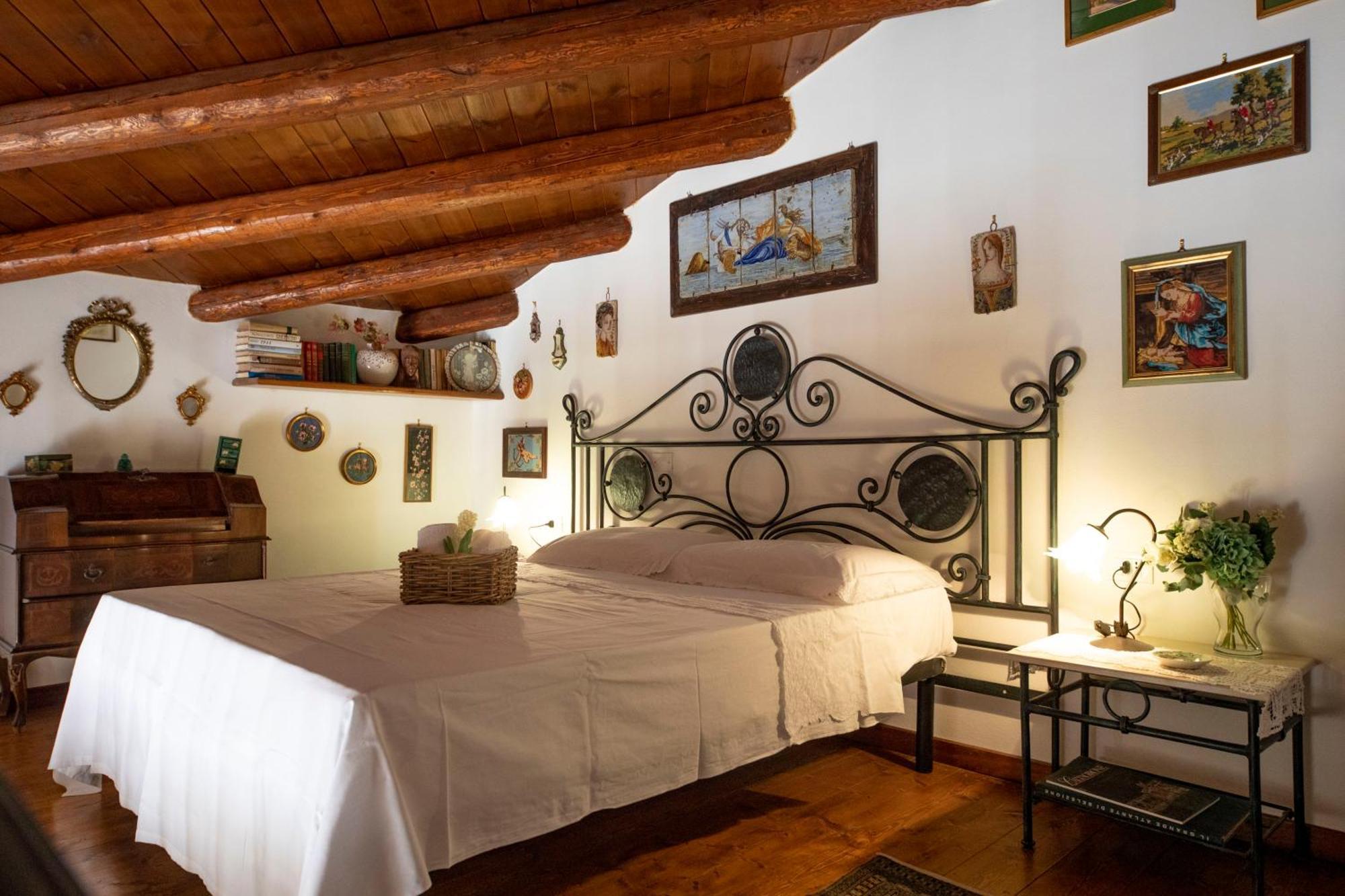 Familyholidays La Finestra Di Fronte Чефалу Экстерьер фото