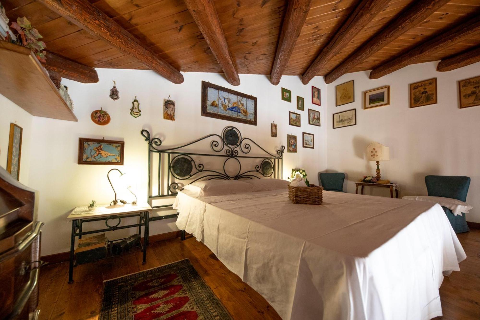 Familyholidays La Finestra Di Fronte Чефалу Экстерьер фото